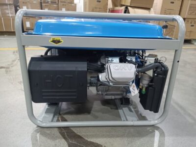 Groupe électrogène de 10kva de puissance, sortie triphasée, réservoir à essence de 25l...